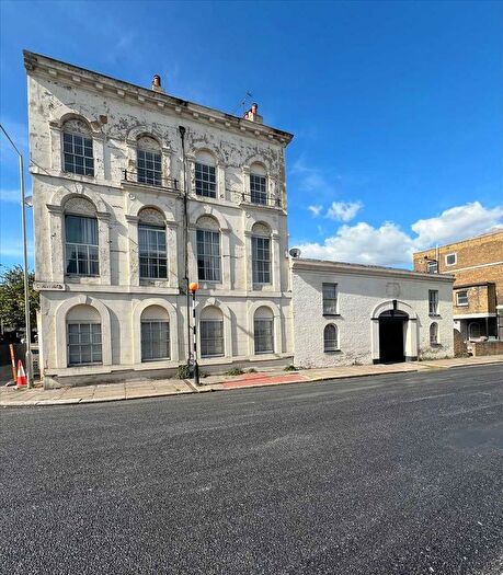 2 Bedroom Flat To Rent In Trinity Court, Gravesend, DA12