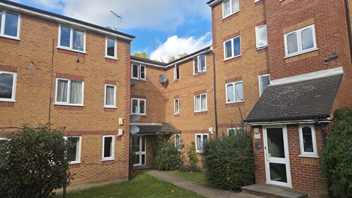 1 Bedroom Flat To Rent In Grinstead Road, London, SE8