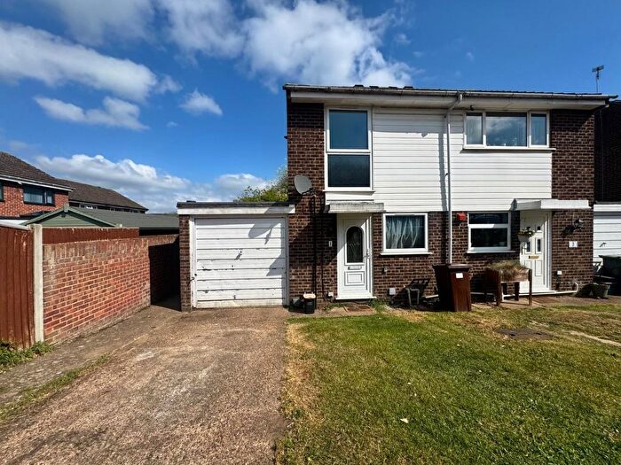 2 Bedroom End Of Terrace House To Rent In Sassoon Close, Larkfield, ME20