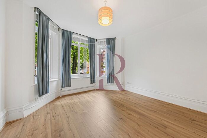 2 Bedroom Apartment To Rent In Compayne Gardens, South Hampstead, NW6