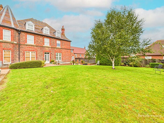 2 Bedroom Mews For Sale In Byland Road, Whitby, YO21