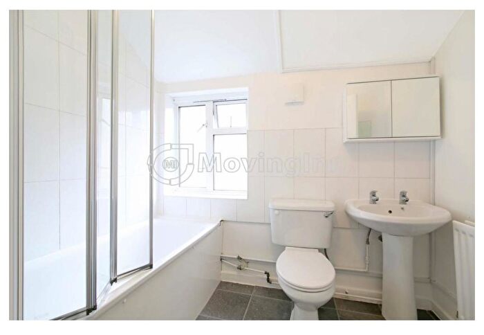 1 Bedroom Flat To Rent In Kirkwood Road, Nunhead, London, SE15