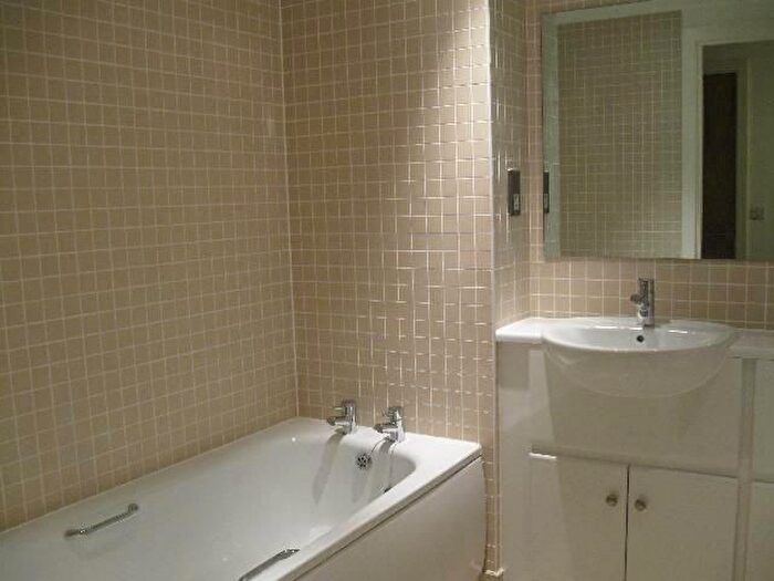 2 Bedroom Flat To Rent In Standish Street, Liverpool, L3