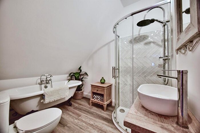4 Bedroom Detached House For Sale In Tonbridge Road, Wateringbury, Maidstone, ME18