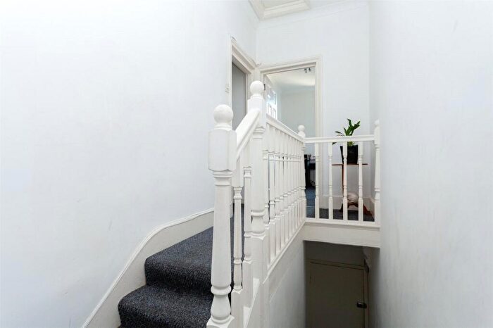 3 Bedroom Flat To Rent In Forest Road, Walthamstow, E17