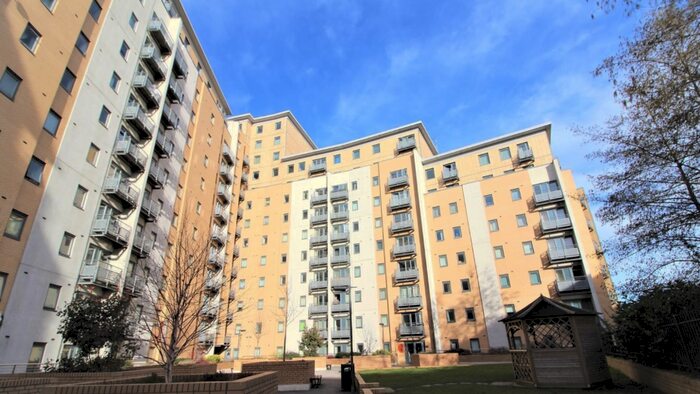 Garage / Parking To Rent In Elmwood Lane, Leeds, West Yorkshire, LS2