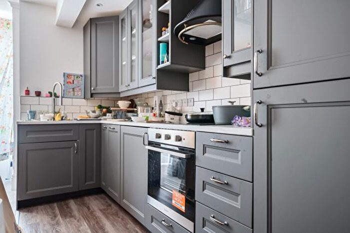 2 Bedroom Flat For Sale In Witney, Oxfordshire, OX28