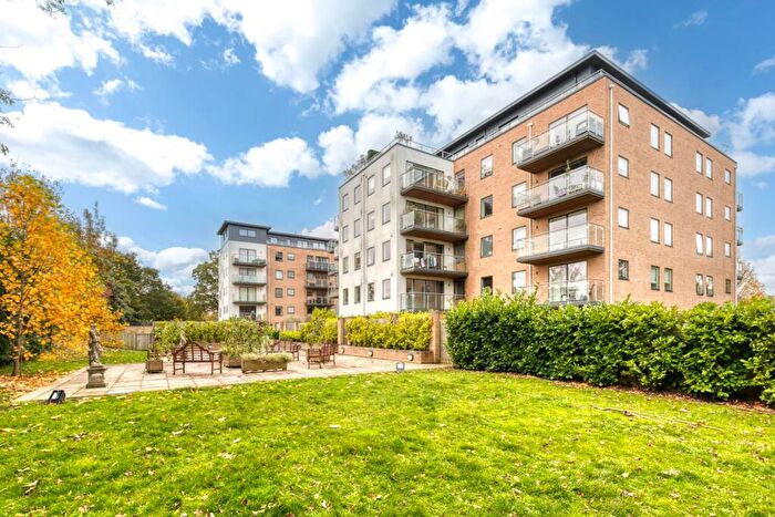 2 Bedroom Apartment For Sale In Old Bracknell Lane West, Bracknell, RG12