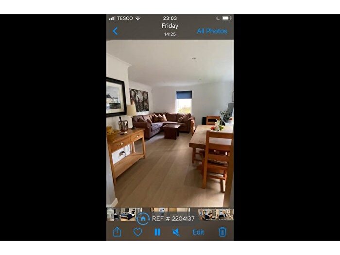 3 Bedroom Flat To Rent In Sunbury Place, Edinburgh, EH4