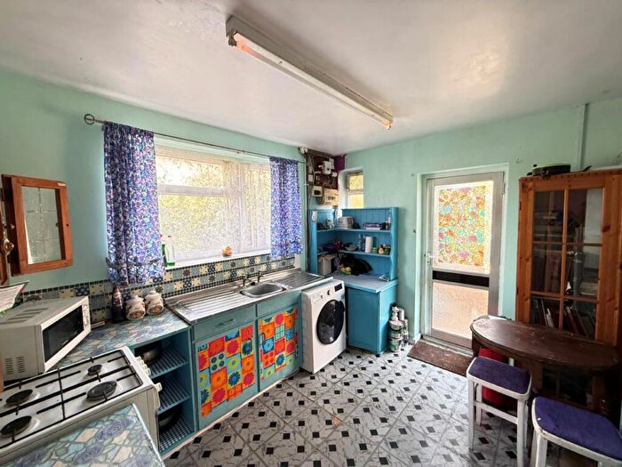 2 Bedroom Detached Bungalow For Sale In Butchers Lane, Walton-on-the-naze, CO14