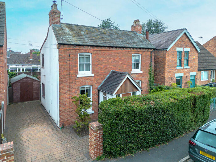 3 Bedroom Detached House For Sale In North Avenue, Mickleover, DE3