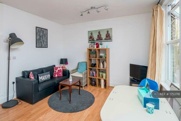 1 Bedroom Flat To Rent In Narford Road, London, E5