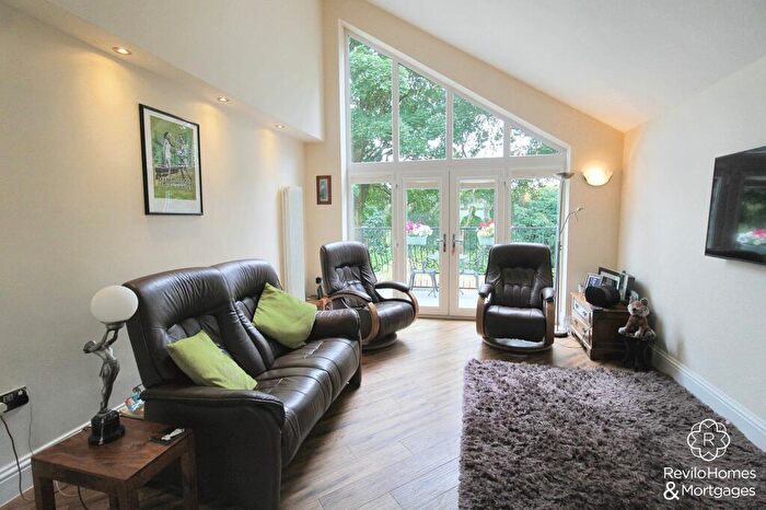 2 Bedroom Detached Bungalow For Sale In Glenmore Close, Bamford, OL11