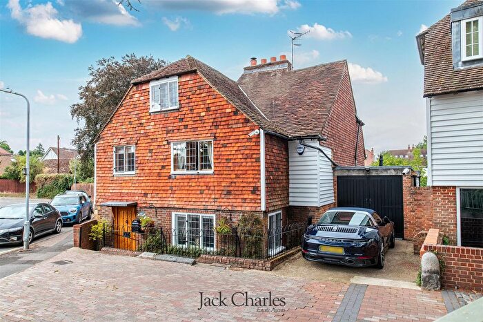 4 Bedroom Detached House For Sale In Mill Lane, Tonbridge, TN9