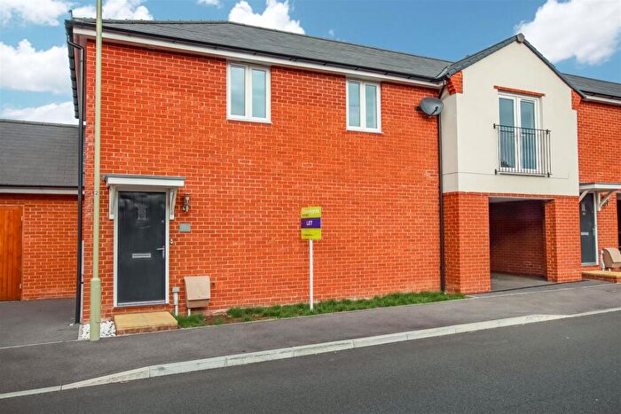 2 Bedroom Coach House To Rent In Firecracker Drive, Locks Heath, SO31