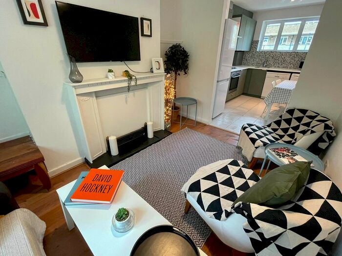 4 Bedroom Flat To Rent In Albany Street, Regents Park, Ucl, Camden, Great Portland St, Fitzrovia, West End, London, NW1