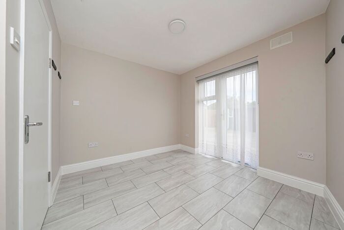 1 Bedroom Flat To Rent In Eastholme, Hayes, UB3