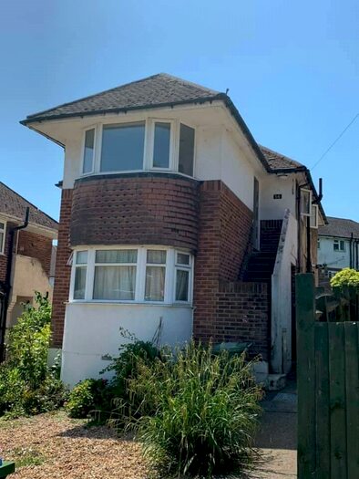 3 Bedroom Maisonette To Rent In Vale Drive, Southampton, Hampshire, SO18