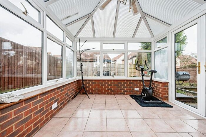 3 Bedroom Detached House For Sale In Dulverton Drive, Furzton, Milton Keynes, MK4