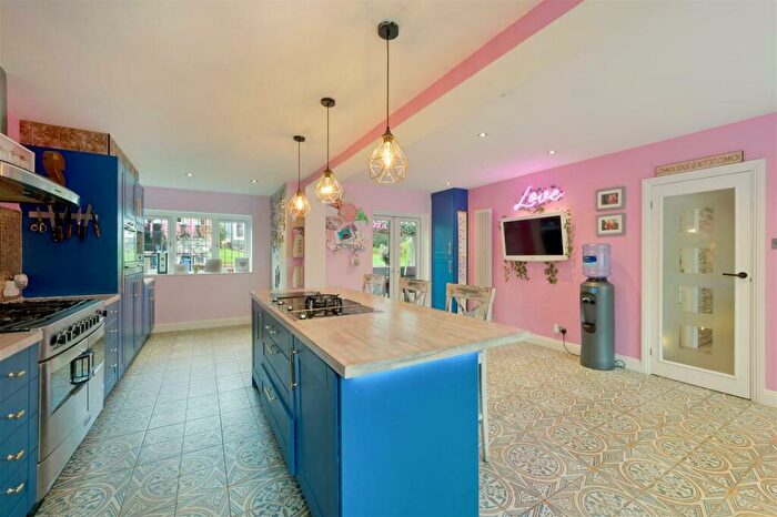 4 Bedroom Detached House For Sale In Chipstead Lane, Tadworth, KT20