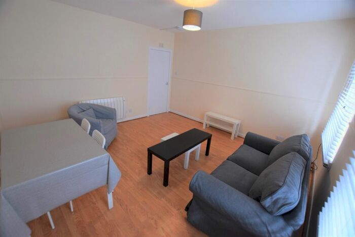 2 Bedroom Flat To Rent In Upperkirkgate, City Centre, Aberdeen, AB10