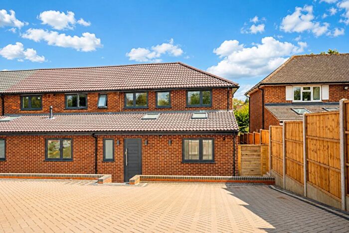 4 Bedroom End Of Terrace House For Sale In Batchwood Drive, St. Albans, Hertfordshire, AL3