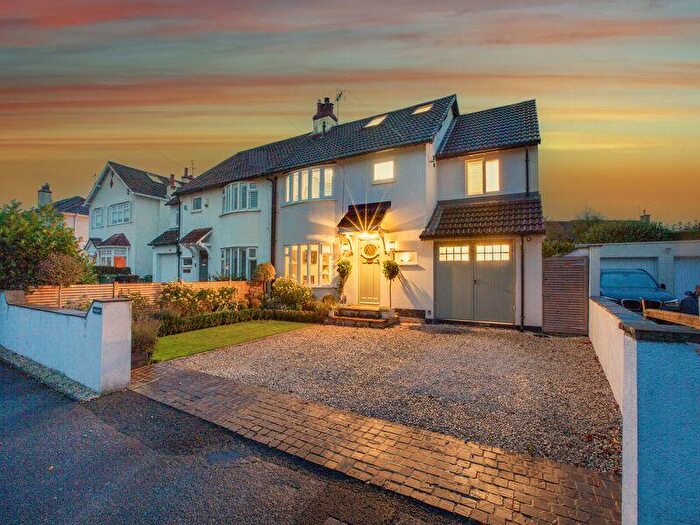 5 Bedroom Semi Detached House For Sale In The Avenue, Collingham, LS22