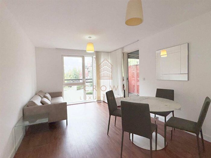 2 Bedroom Flat To Rent In Blondin Way, London, SE16