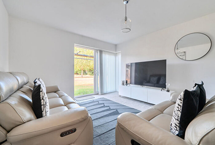2 Bedroom Apartment For Sale In Chargrove, Yate, Bristol, Gloucestershire, BS37