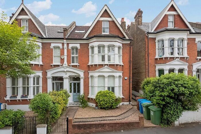 2 Bedroom Flat To Rent In Ardbeg Road, Herne Hill, London, SE24