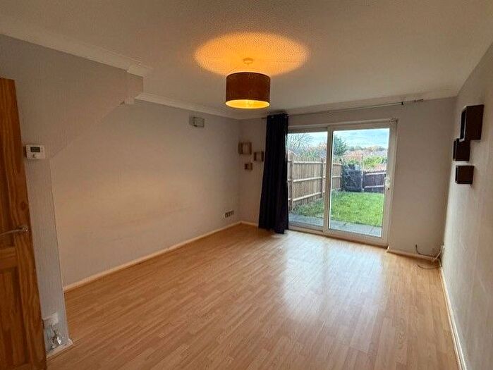 2 Bedroom Flat To Rent In Aveling Close, Purley, CR8