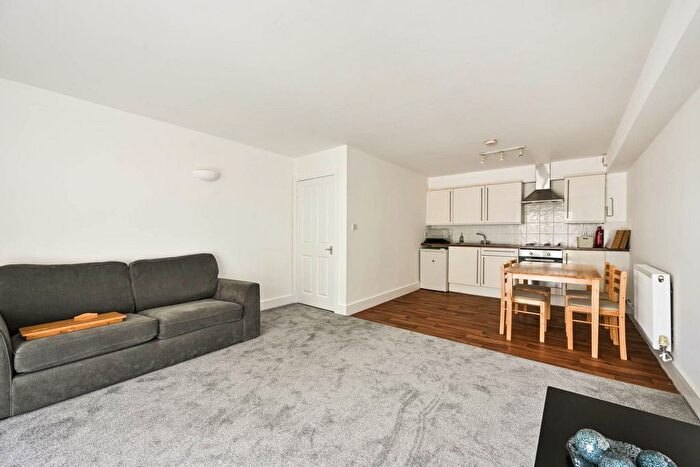 1 Bedroom Flat To Rent In Robinson Road, London, SW17