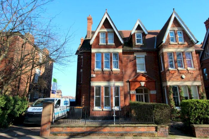 Flat To Rent In De Parys Avenue, Bedford, MK40