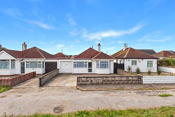 3 Bedroom Bungalow For Sale In Glascoed Avenue, Kinmel Bay, Conwy, LL18