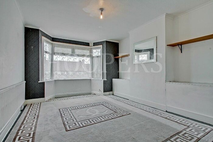 3 Bedroom Terraced House For Sale In Crest Road, London, NW2