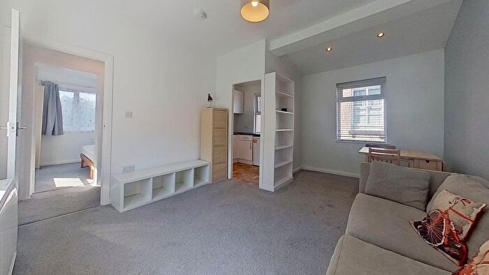 1 Bedroom Terraced House To Rent In Cliff Road, Headingley, Leeds, LS6