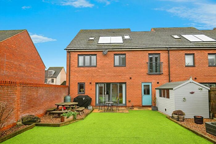 5 Bedroom Semi Detached House For Sale In Darwin Avenue, Maidstone, Kent, ME15