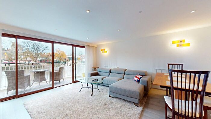 4 Bedroom Flat To Rent In Brocas Street, Eton, Windsor, SL4