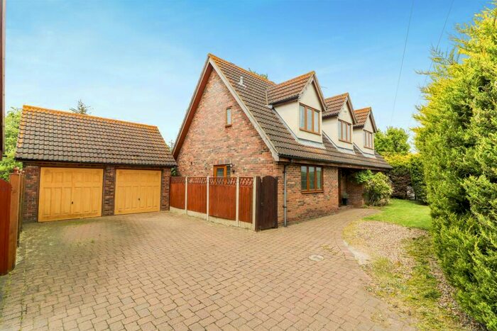 4 Bedroom Detached House For Sale In Maldon Road, Latchingdon, CM3