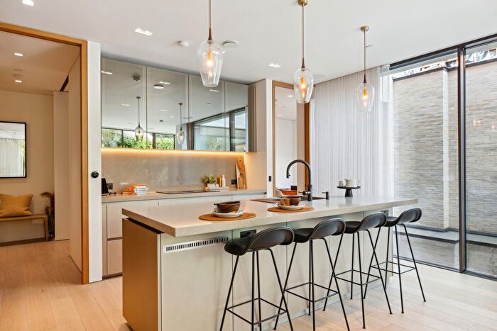 3 Bedroom Flat To Rent In St. Mary Abbots Place, High Street Kensington, W8