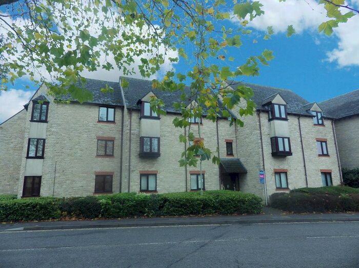 2 Bedroom Flat To Rent In 18 Langdale Gate, Witney, Oxfordshire OX28