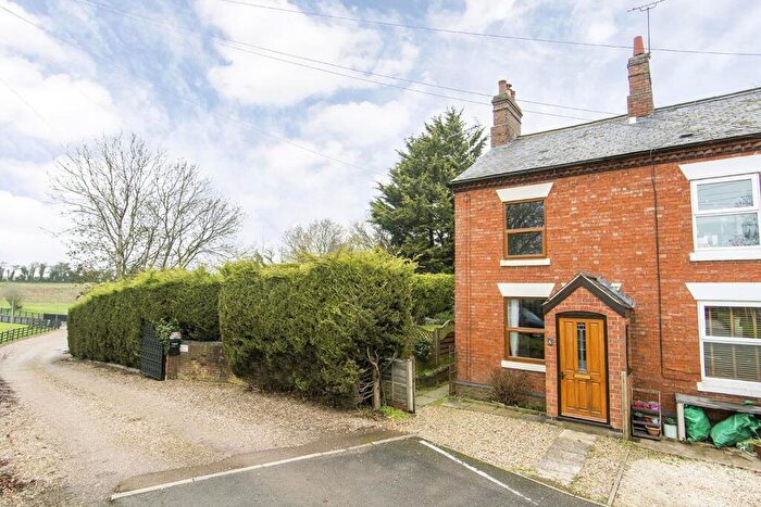2 Bedroom Cottage For Sale In Lutterworth Road, North Kilworth, LE17