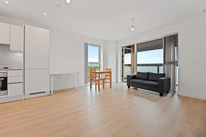 1 Bedroom Flat To Rent In East Acton Lane, Acton, W3