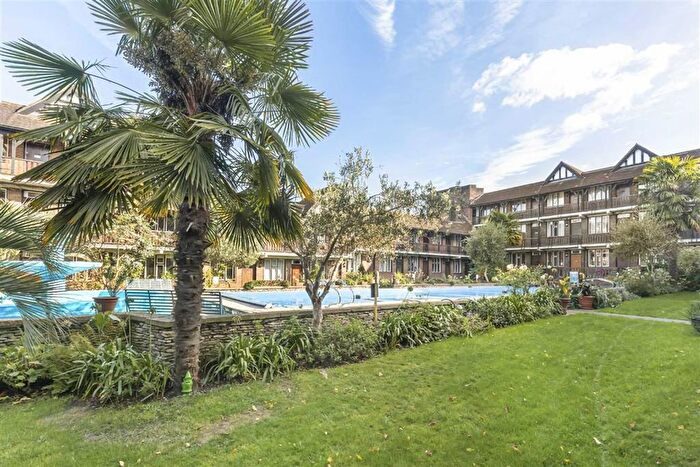 Studio To Rent In Tudor Close, London, SW2