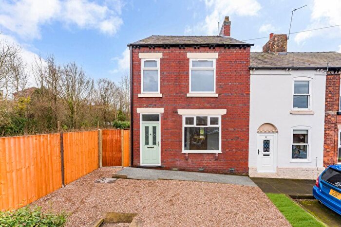 4 Bedroom End Of Terrace House For Sale In Grimshaw Lane, Bollington, SK10