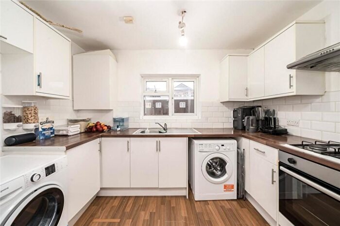 1 Bedroom Flat To Rent In Evesham Walk, London, SE5