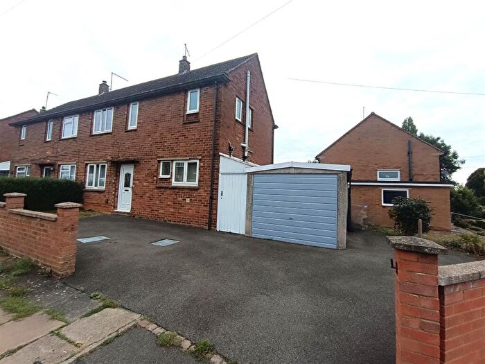 3 Bedroom Semi Detached House To Rent In Northumberland Road, Kettering, Northants, NN15