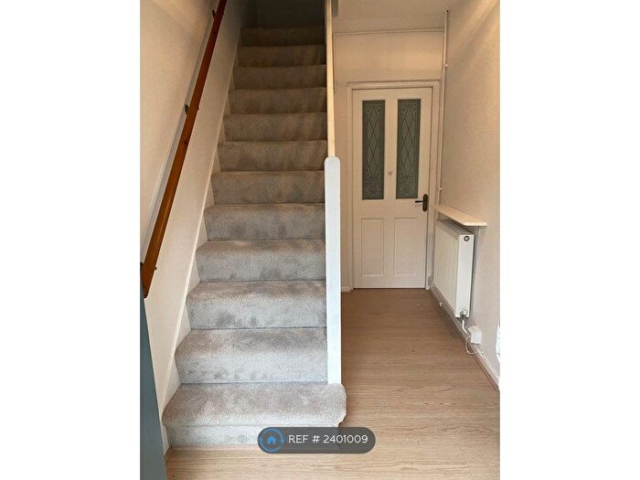 2 Bedroom Maisonette To Rent In Frensham Drive, London, SW15