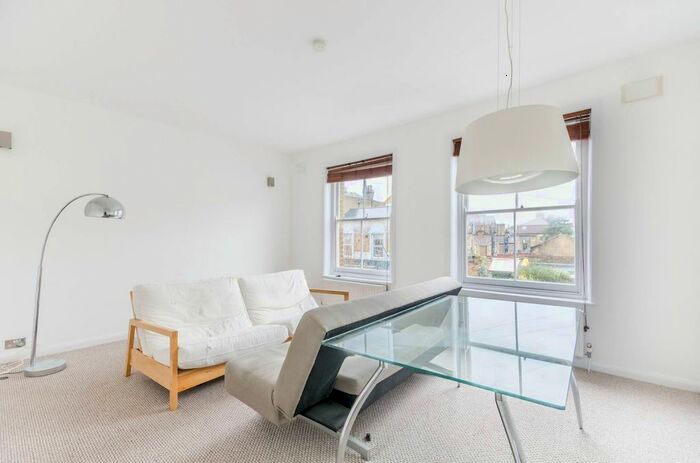 3 Bedroom Flat To Rent In Ellison Road, Streatham, London, SW16