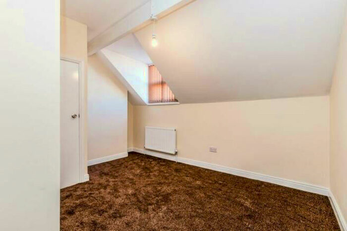 Terraced House To Rent In Seaforth Place, Room -, Leeds, LS9